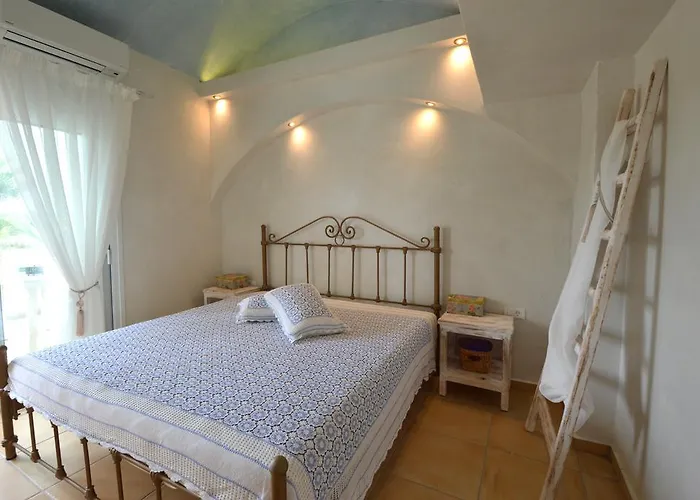 Kathara Bay ファリラキ